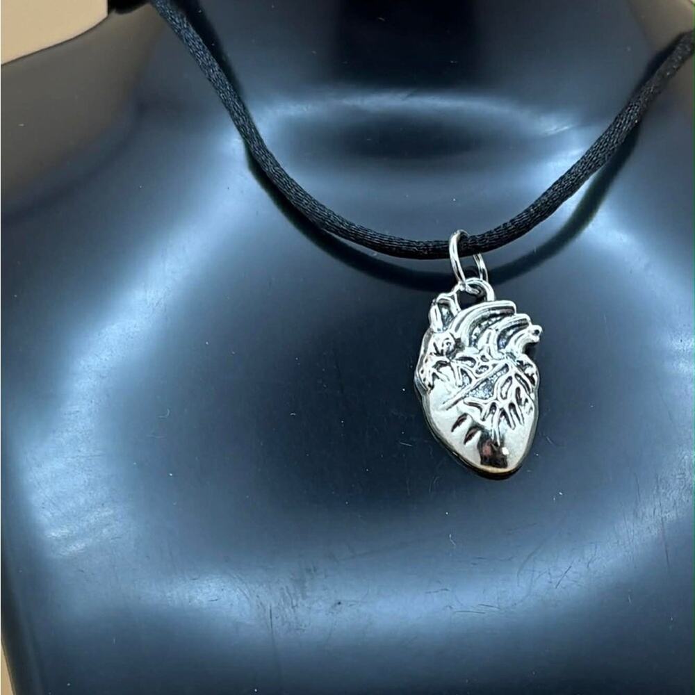 🖤 Anatomical Heart Necklace🖤